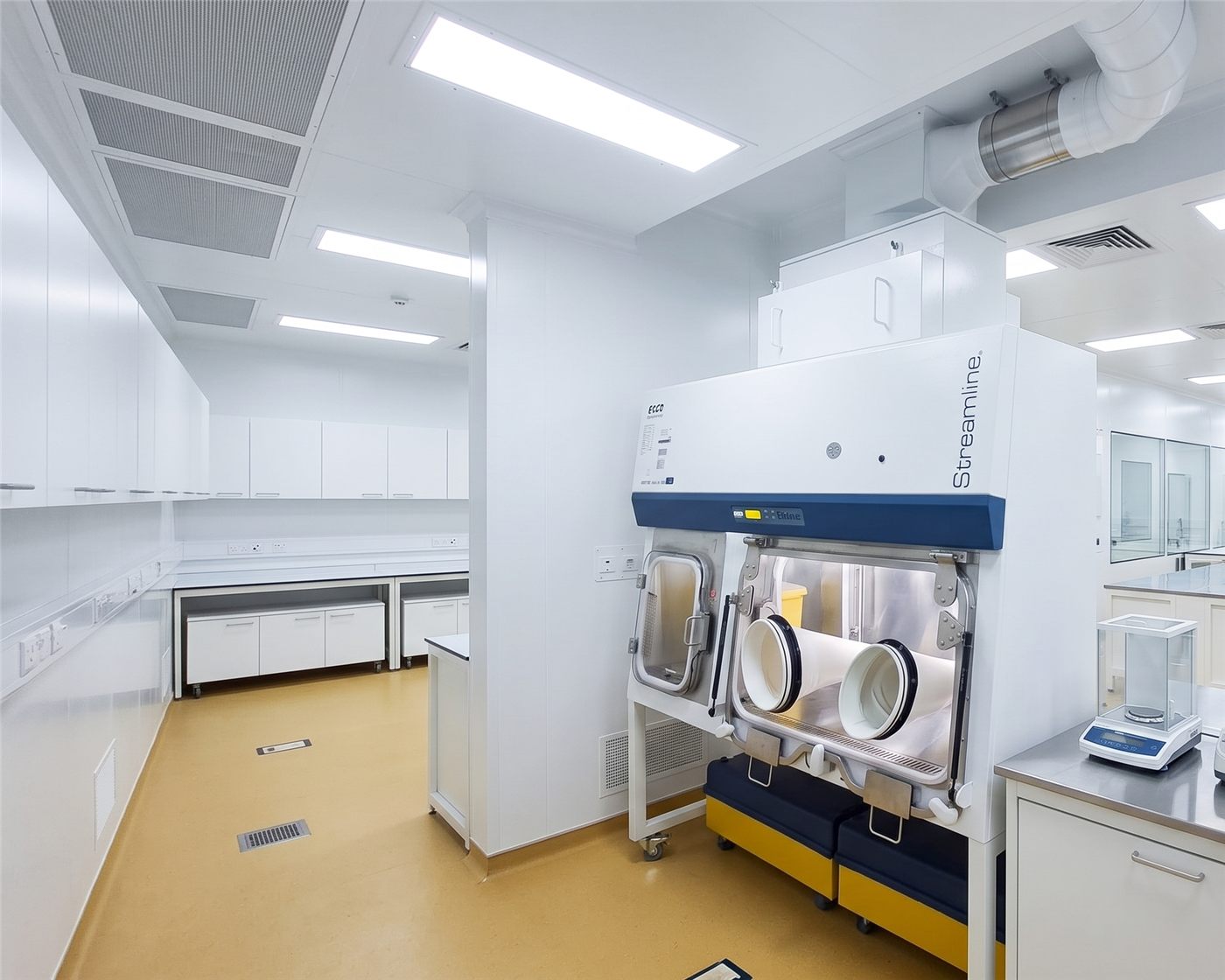 เครื่อง Isolator (ตู้เตรียมยาเคมีบำบัด)